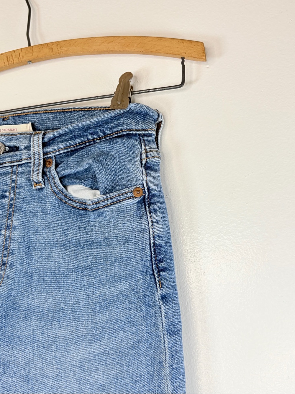 Levi’s Wedgie Straight Button Fly Jeans - Picture 4 of 9